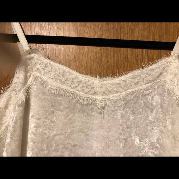 NO BOUNDARIES VELOUR STRAP TOP - Picture 3 of 5